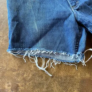 Vintage 90s Lee Medium Wash Distressed High Rise Cutoff Jean Denim Shorts 28 thumbnail 2