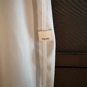 Vuori Light Gray Side-Seam Leggings thumbnail 2