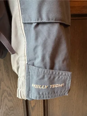 Helly Hansen women’s Y2K vintage colorblock Light Gray and Slate Jacket medium thumbnail 4