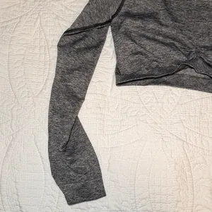 Gymshark Gray Long Sleeve Crop Top thumbnail 5