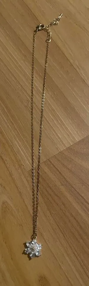 Gold flower necklace with clear crystal petals #floral #crystal No flaws Don't need thumbnail 1
