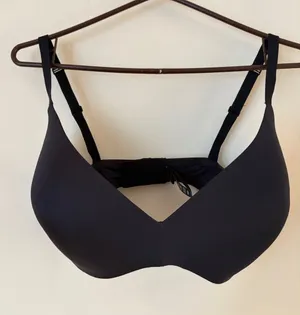 Skims black bra thumbnail 1