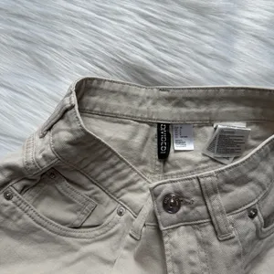 H&M Divided high rise shorts thumbnail 2