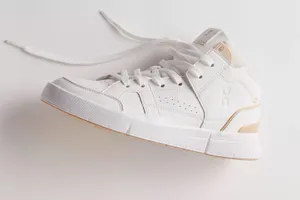 NWT Free People X On Cloud The Roger Clubhouse Mid Trainers in white. Size 8 thumbnail 3