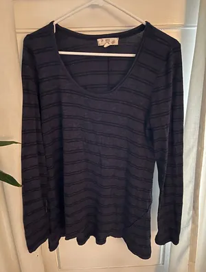 Hippie Rose Gray Black Shirt Size M thumbnail 1