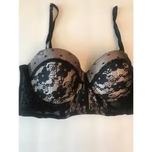 Black fuchsia lace adjustable‎ or removable straps bra Size undefined thumbnail 3