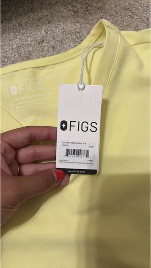 FIGS Scrub Top Women’s thumbnail 2