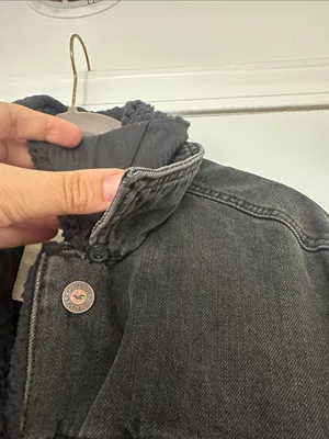 Hollister Black Sherpa-Trim Distressed Denim Jacket Black Sz M thumbnail 4