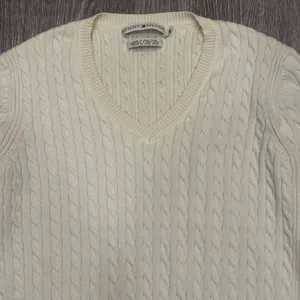 VTG 90s Tommy Hilfiger Womens Cream Cable Knit V-Neck Sweater Preppy Classic Med thumbnail 3