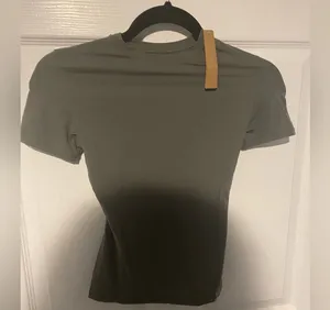 SKIMS Fits Everybody Tshirt Gunmetal Size xs NWT thumbnail 2