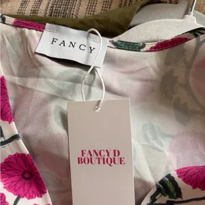 Floral Tie-Front V-Neck Blouse in Pink and White thumbnail 3