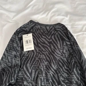 AYBL Workout Full Sleeve Crop Top NWT thumbnail 6