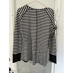 Lululemon Open Your Heart Long Sleeve‎ Reversible Heathered Black Striped Size 6 thumbnail 2