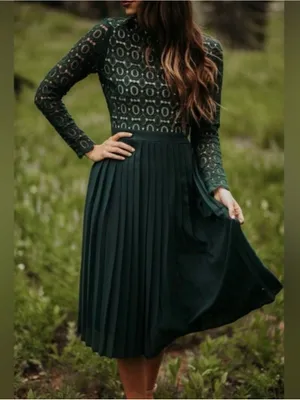 Ivy City Co Dark Green Lace Bodice Pleated Midi Dress thumbnail 2