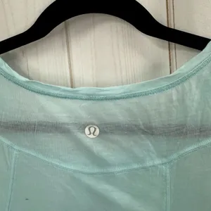 Lululemon Women’s Medium Blue Tee Flowy thumbnail 2