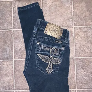 Miss Me Signature Skinny Crop Jeans Dark Wash 24 Angel Wing Cross thumbnail 1
