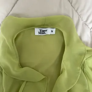 Tiger Mist Green Sheer Long Sleeve thumbnail 4