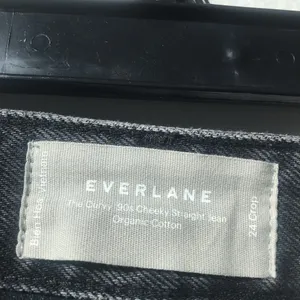 Everlane vintage inspired 90’s cheeky jean washed black size 24 cropped thumbnail 5