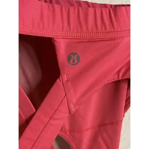 💕 Lululemon Pink‎ Crisscross Back Athletic Bra Top - Size 6 💕 thumbnail 3