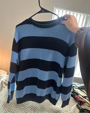Crewneck thumbnail 1