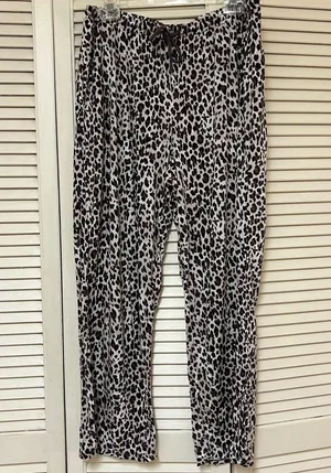 Midnight Women’s Cheetah Print Drawstring Pajama Pants - Size Large - VGUC thumbnail 2
