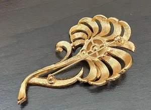 Vintage Signed MONET Brushed Gold-tone Flower Brooch thumbnail 4