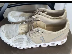 Size 8.5 ON Cloud Sand/snow 50/50 lace up low top Running Sneakers. In EUC! Upgrade your athletic footwear collection with these ON Women's Cloud 50/50 Running Sneaker Shoes thumbnail 5