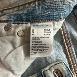 American Eagle Outfitters Light Wash 90s Boyfriend Jeans thumbnail 5