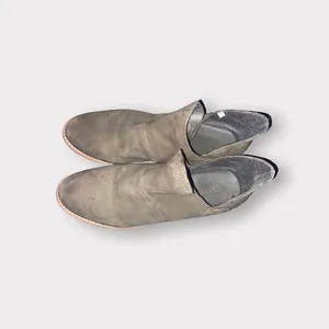 Crevo Taupe Leather Booties Shoe Size 7 thumbnail 3