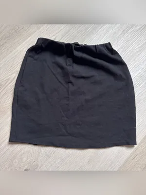 Classic Black Mini Skirt with Subtle Front Slit thumbnail 3