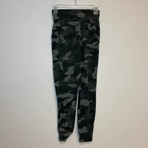 Lululemon Pants Green‎ Camo Joggers Ready To Rulu Size 0 thumbnail 3