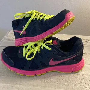 Women’s Nike Revolution 2 Running Shoe thumbnail 2