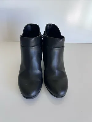 Giani Bernini Artmyss Padded Insole Faux Leather Ankle Boots Black Size 6 thumbnail 2