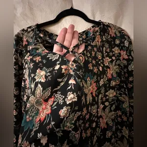 Express floral blouse size large thumbnail 2