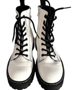 Sincerely Jules Womens White Combat Boots EUC White Size 6 thumbnail 1