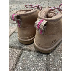 UGG Women's Neumel Chukka Suede Boot Size 10 thumbnail 7