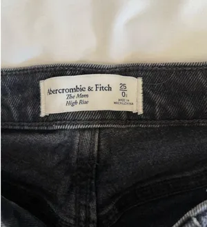 Abercrombie High Rise Mom Jeans thumbnail 4