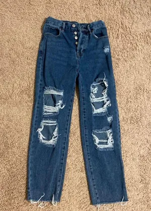 Mom Jeans thumbnail 1