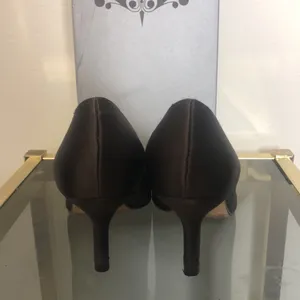 Vaneli womens brown bow kitten heel satin pump size 7.5 with box​ thumbnail 5