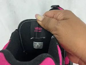 Vans Women’s Black and Hot Pink Lace-Up Skate Sneakers B50 thumbnail 7