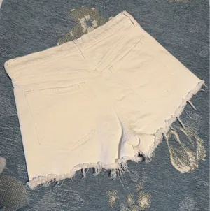 Abercrombie & Fitch The Mom Short High Rise thumbnail 3