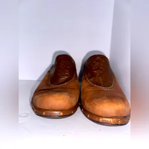 EUC SOFFT Leather Studded Floral Slip‎ On Mule - 9.5 (one chip on side of shoe) thumbnail 2