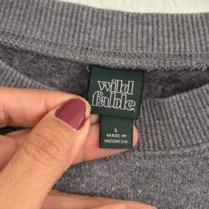 Wild Fable Gray‎ Cropped Crew Neck Sweater thumbnail 4