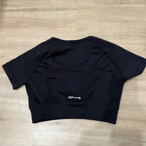 DFYNE Black Women's Crop Top thumbnail 4