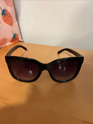 Simply Vera by Vera Wang Sunglasses thumbnail 5