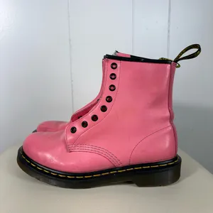 Dr. Martens Hot Pink Patent Leather Lace Up Combat Boots Moto Punk Y2K Size 7 thumbnail 4