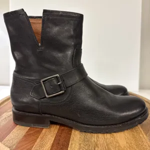 Frye Natalie Engineer Short Boots Size 8B Black Leather Moto Biker Pull On thumbnail 2
