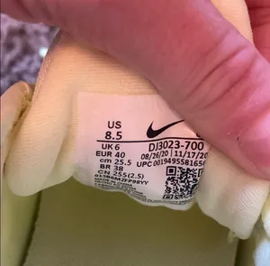 Nike Lime Green Sneakers thumbnail 2