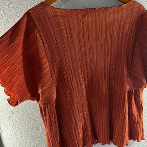 Madewell Texture & Thread Micropleat Top in Burnt Orange thumbnail 8