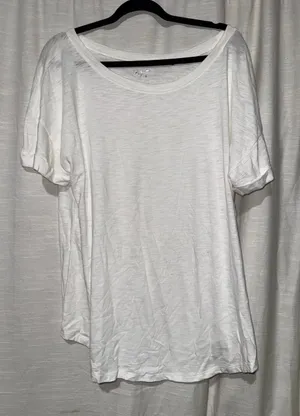 Maurices White Scoop Neck Short Sleeve Tee thumbnail 1